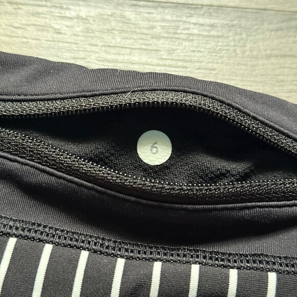 Lululemon Women's Groovy Run Short *2-way Stretch - Black/White - Picture 7 of 9